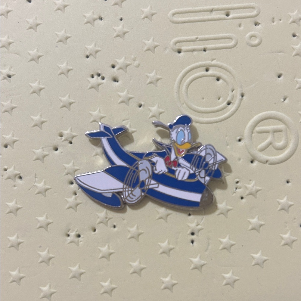 Donald Duck plane Pin